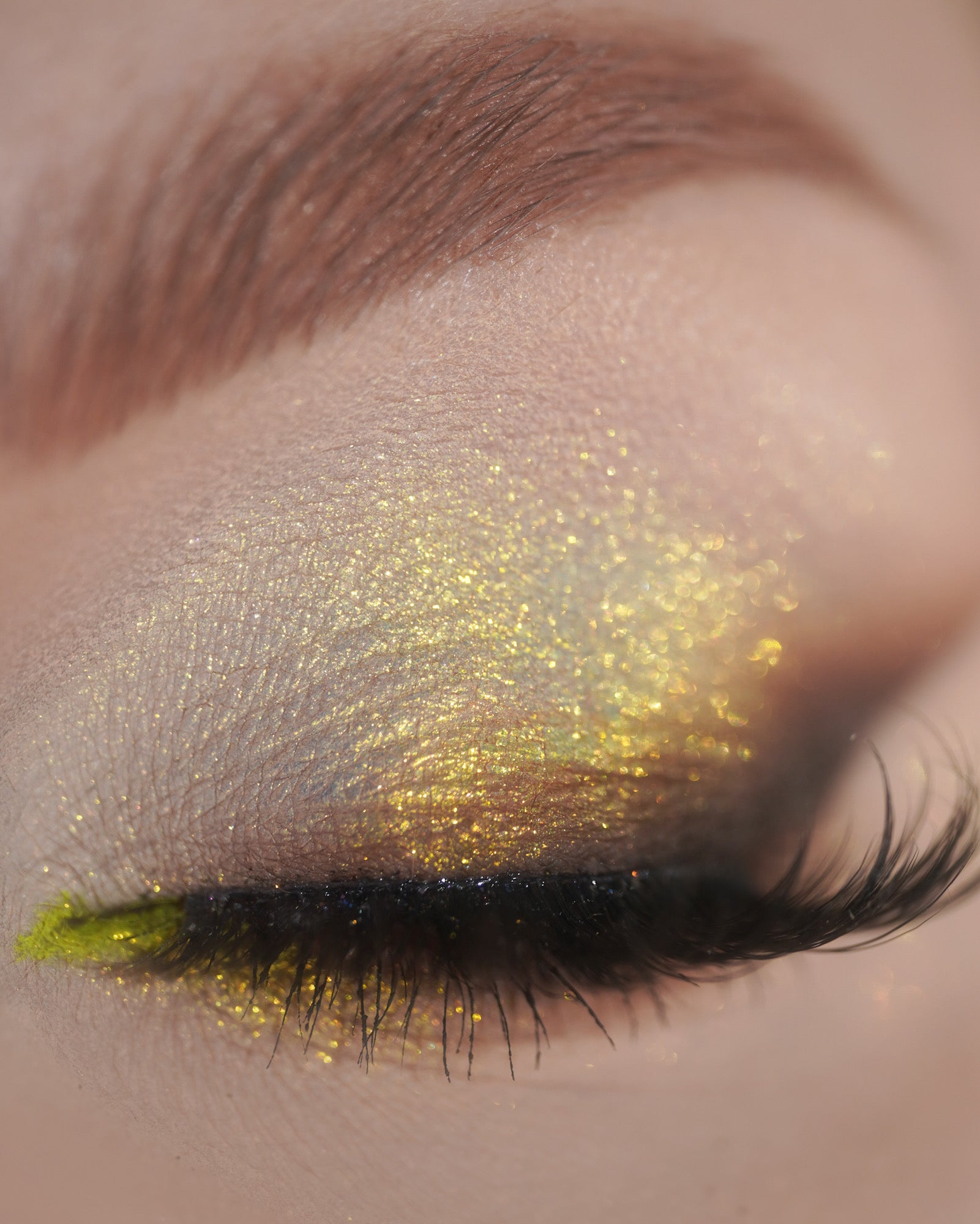 Shooting Star Opal Multichrome Loose Eyeshadow